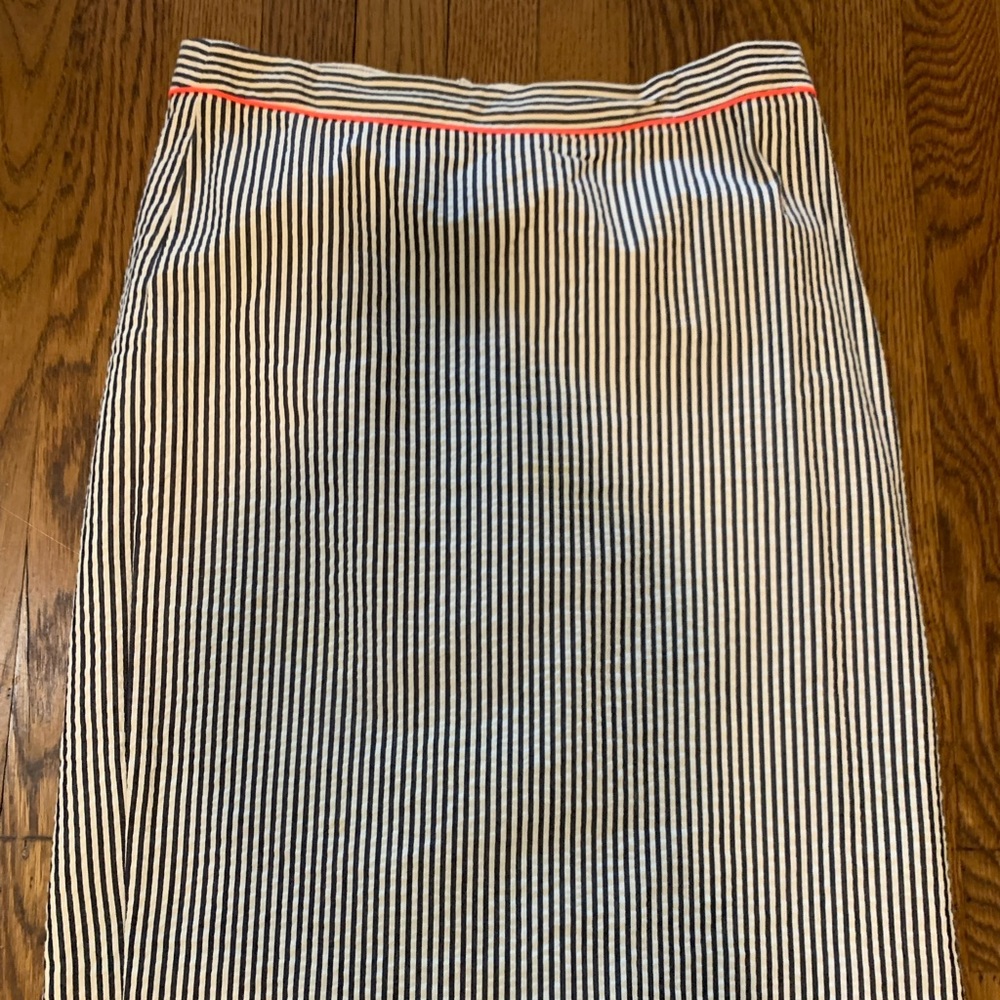J crew seersucker skirt with cute pink pipe around waist.